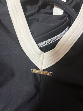 Bañador negro con detalles blancos