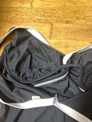 Bañador negro con detalles blancos