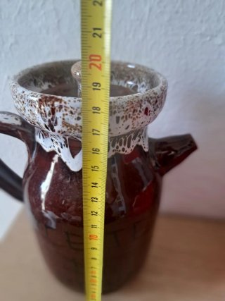 Aceitera de cerámica marrón y blanca