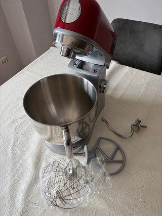 Robot de cocina amasadora rojo
