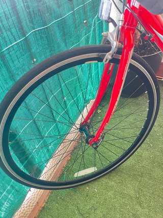Bicicleta de carretera roja