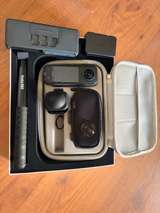 Insta360 X5 8K 360° + Essentials Bundle