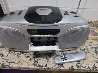 Radio CD/Casete Ansonic Plata y Negro