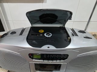 Radio CD/Casete Ansonic Plata y Negro
