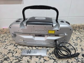 Radio CD/Casete Ansonic Plata y Negro