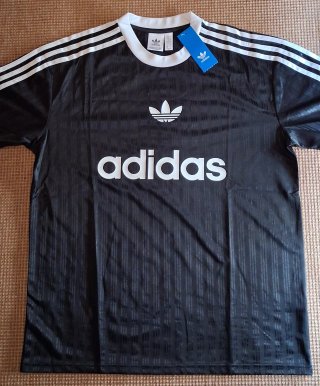 Camiseta Adidas XL Negra y Blanca Nueva