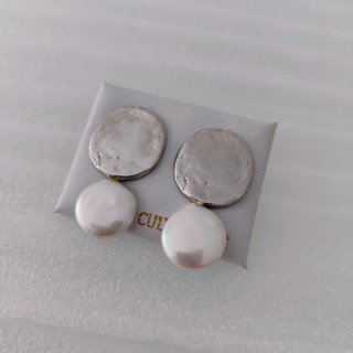 Pendientes plateados y blancos sin estrenar