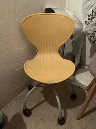 Silla de escritorio giratoria amarilla