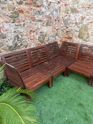 Sofá esquinero de madera para exterior