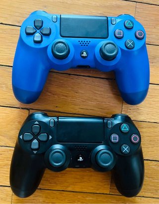 PS4 500GB Negra + 5 Juegos + Mandos