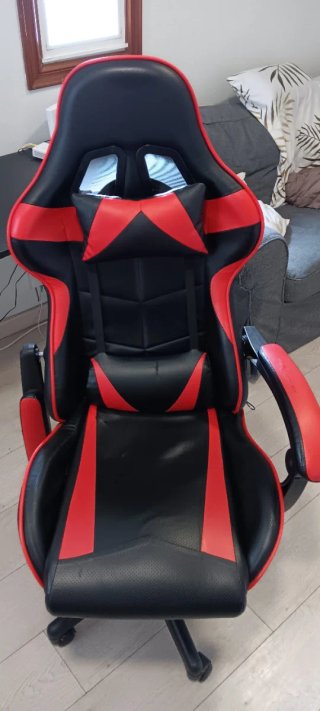 Silla Gamer Negra y Roja + Escritorio