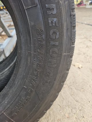 Neumáticos 215/75/R17.5  semi nuevas 70 cada una