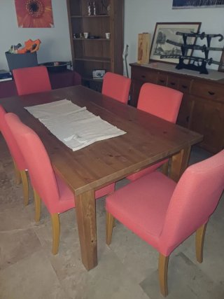 Mesa comedor con 6 sillas rojas