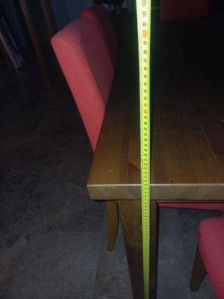 Mesa comedor con 6 sillas rojas