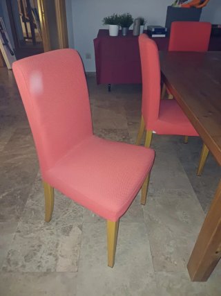 Mesa comedor con 6 sillas rojas