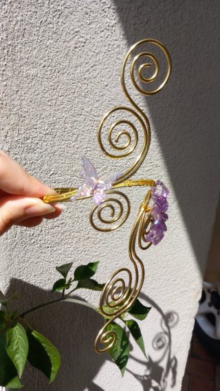 Bracciale rigido dorato con fiori viola