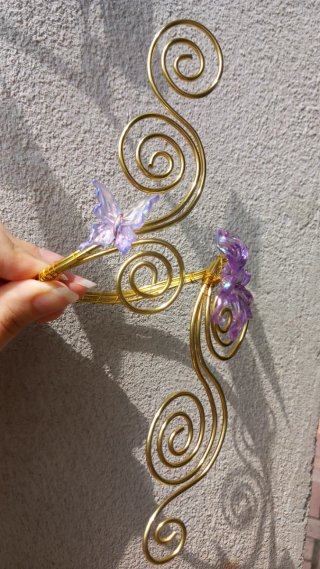 Bracciale rigido dorato con fiori viola