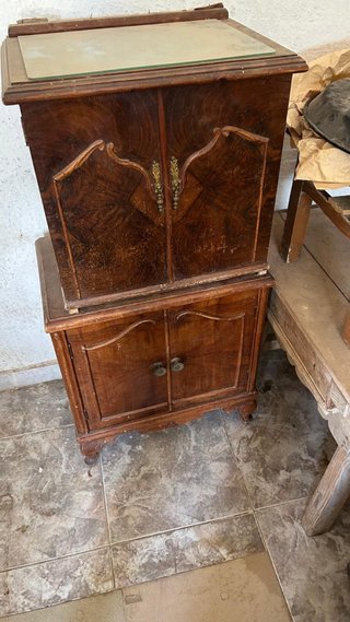 Mesitas antiguas de madera