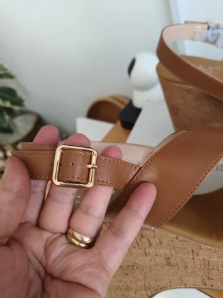 Sandalias cuña marrón