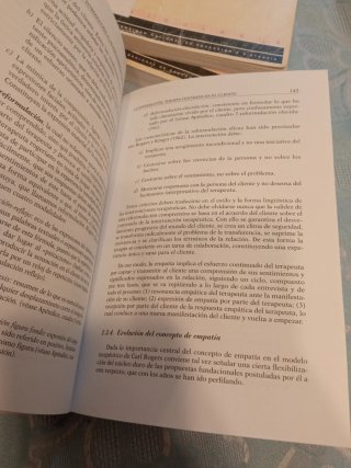 INTRODUCCIÓN A LAS PSICOTERAPIAS EXPERIENCIALES...