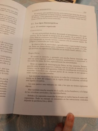 INTRODUCCIÓN A LAS PSICOTERAPIAS EXPERIENCIALES...