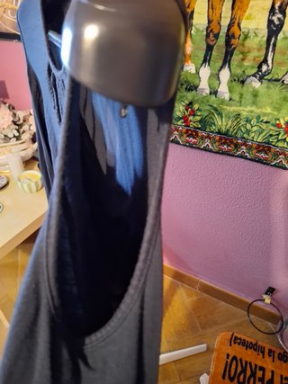 Camiseta azul marino manga larga con escote