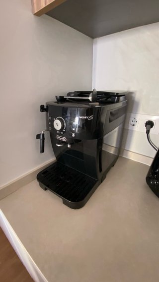Cafetera Superautomática DeLonghi Magnifica s