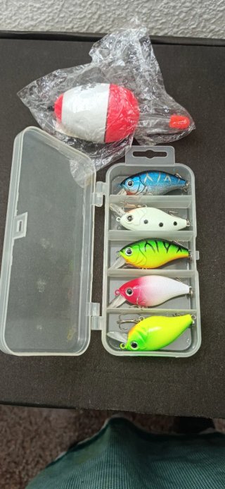 Caja de señuelos y accesorios de pesca
