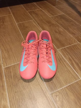 Zapatillas Nike Futbol Rosas y Turquesa