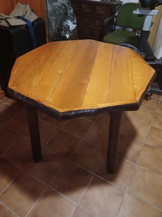 Mesa artesanal de madera