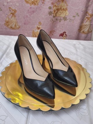 Tacones negros Latouche elegantes parís glamour