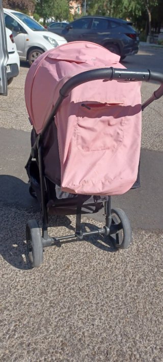 Carrito de bebé rosa