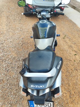 Suzuki GSR 600 Naked Gris