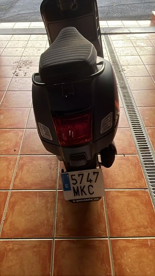 Vespa Negra/Gris Scooter
