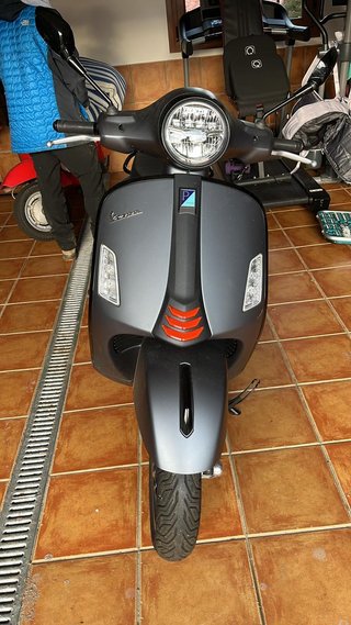 Vespa Negra/Gris Scooter