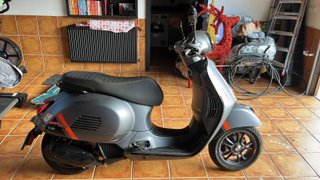 Vespa Negra/Gris Scooter