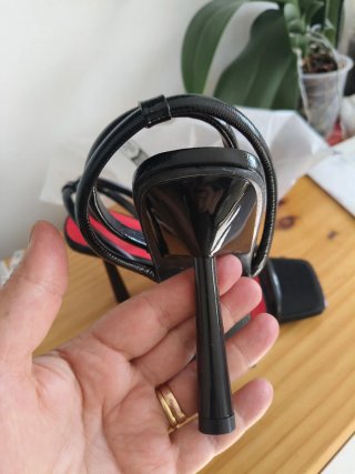 Sandalias de tacón negras y rojas
