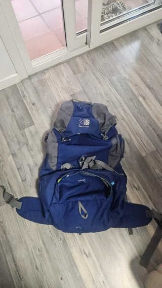 Mochila de Montaña Azul y Gris