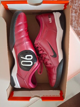 Zapatillas Nike Total 90 Talla 40 color granate