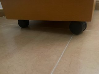 Cajonera de madera con ruedas