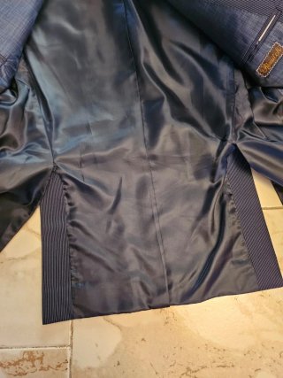 Abito blu con righe sottili