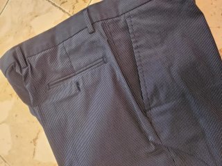 Abito blu con righe sottili