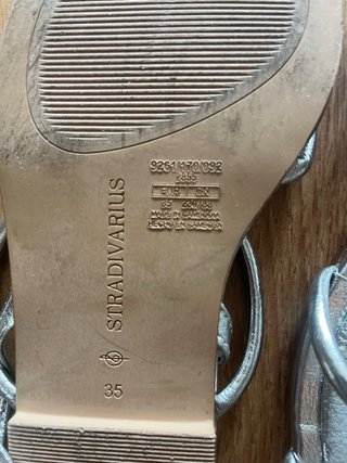 Sandalias plateadas planas