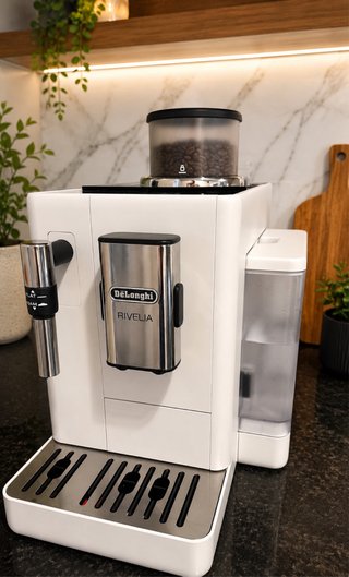 Cafetera DeLonghi Rivelia Blanca