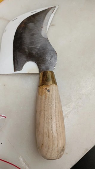 Cuchillo para cortar cuero