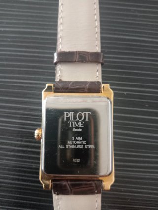 Reloj Sukhoi Colección Pilotos Dorado Marrón