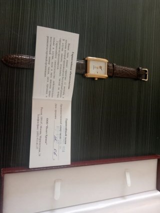 Reloj Sukhoi Colección Pilotos Dorado Marrón