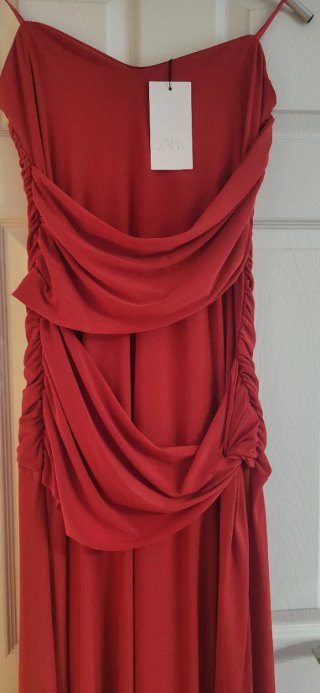 Vestido escote corazón rojo Zara