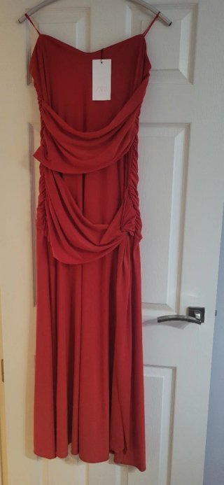 Vestido escote corazón rojo Zara