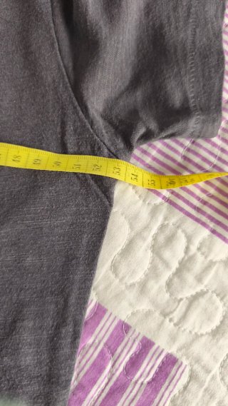 Camiseta Desigual gris con estampado
